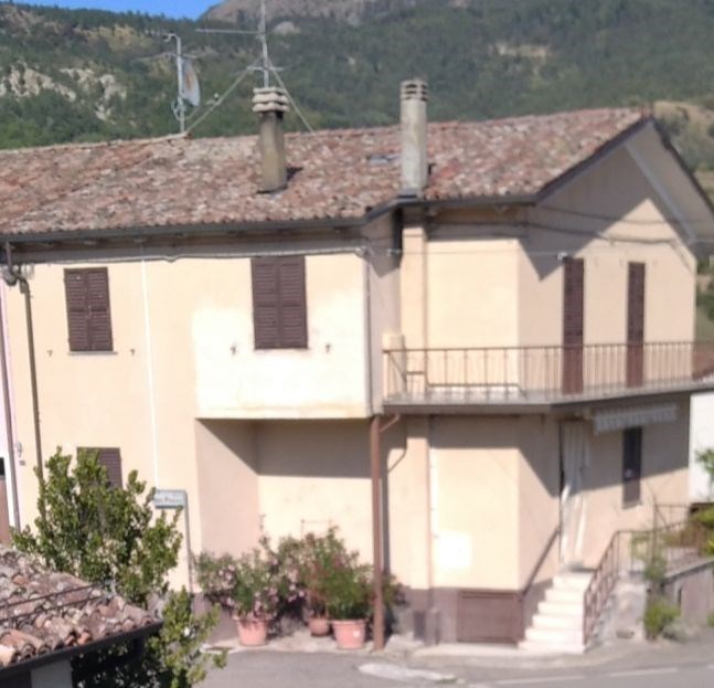 casa indipendente in vendita a Coli