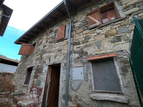 casa indipendente in vendita a Corte Brugnatella