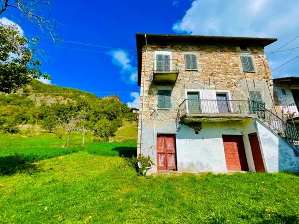 casale in vendita a Corte Brugnatella in zona Lago