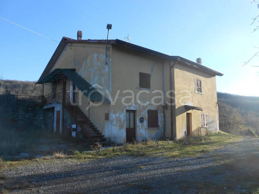 casale in vendita a Corte Brugnatella