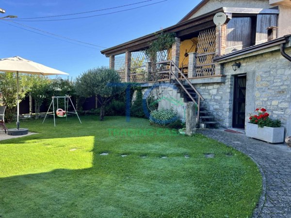 casa indipendente in vendita a Corte Brugnatella