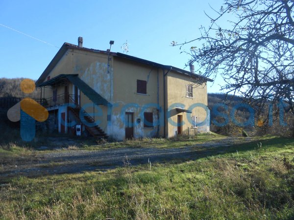 casale in vendita a Corte Brugnatella