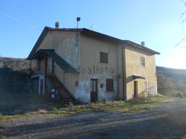 casale in vendita a Corte Brugnatella