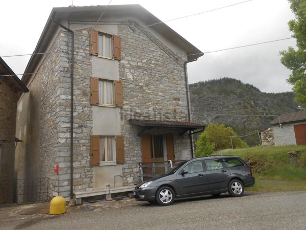 casa indipendente in vendita a Corte Brugnatella