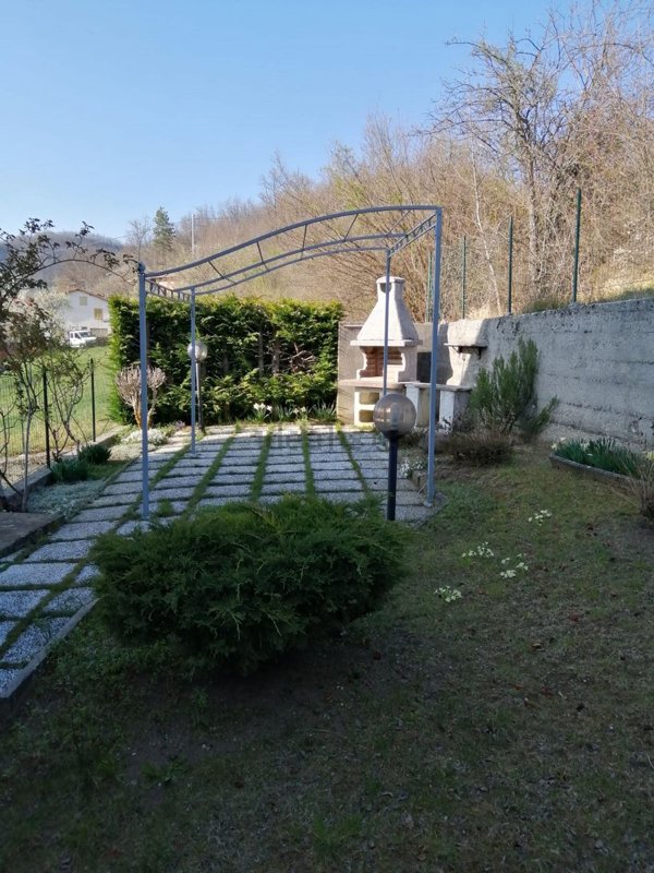 casa indipendente in vendita a Corte Brugnatella