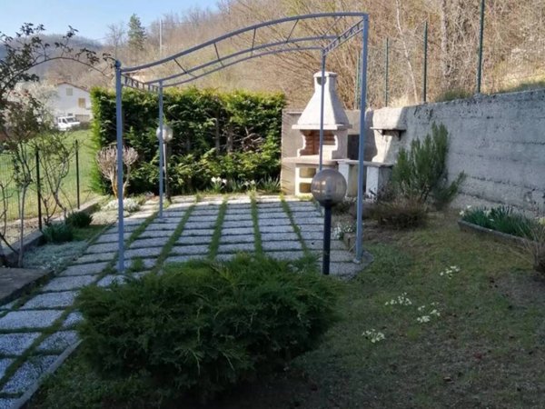 casa indipendente in vendita a Corte Brugnatella