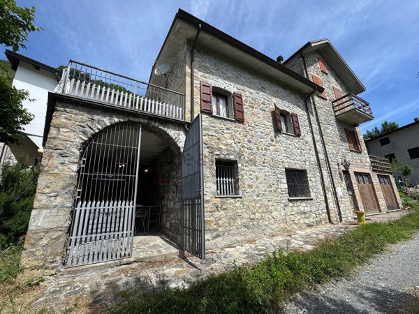 appartamento in vendita a Corte Brugnatella in zona Confiente