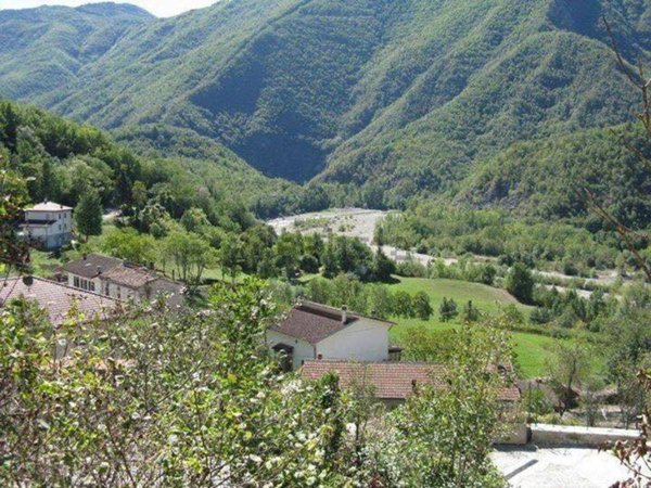 casa indipendente in vendita a Corte Brugnatella in zona Confiente