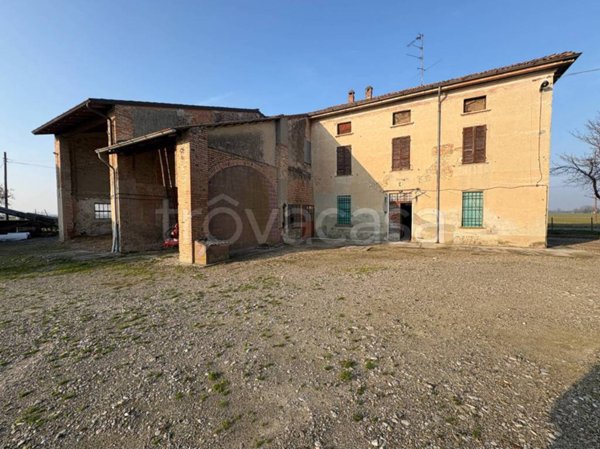 casa indipendente in vendita a Cortemaggiore in zona Chiavenna Landi