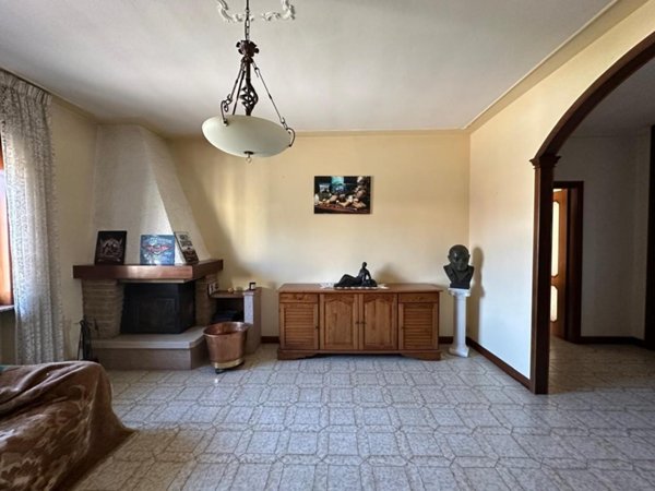 esavano in vendita a Cortemaggiore