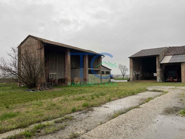 casa indipendente in vendita a Cortemaggiore in zona Chiavenna Landi