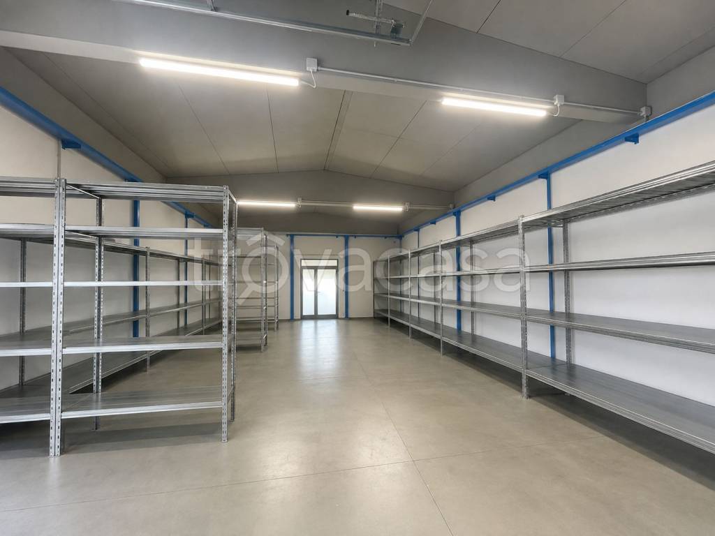 locale commerciale in vendita a Cortemaggiore in zona Chiavenna Landi
