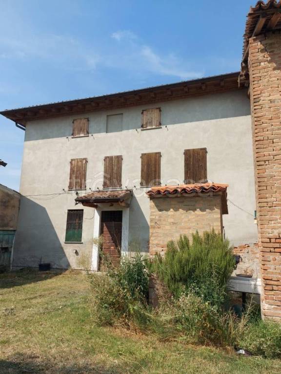 casa indipendente in vendita a Cortemaggiore in zona Chiavenna Landi