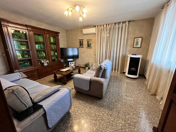 casa indipendente in vendita a Cortemaggiore
