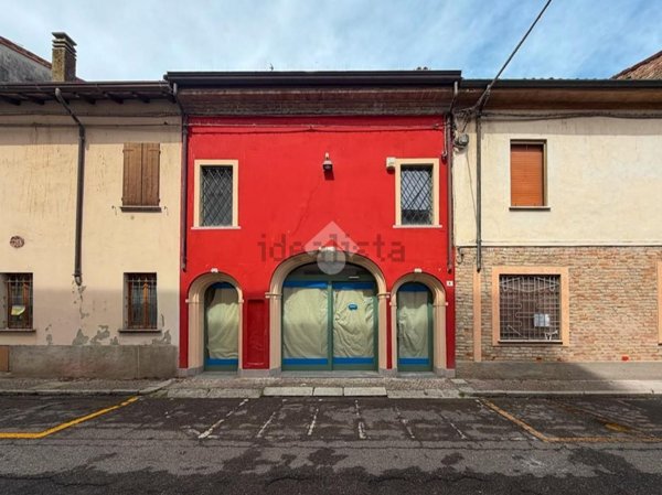 negozio in vendita a Cortemaggiore