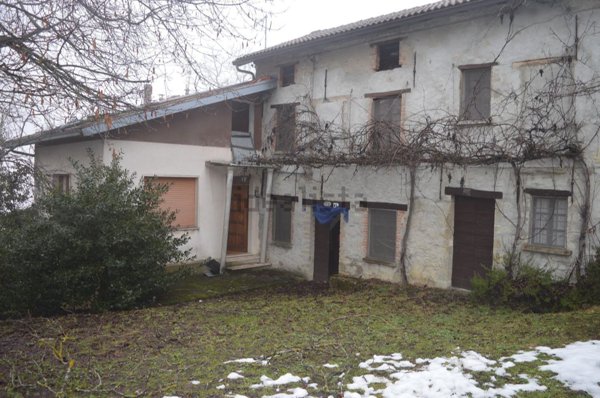 casa indipendente in vendita a Farini in zona Montereggio