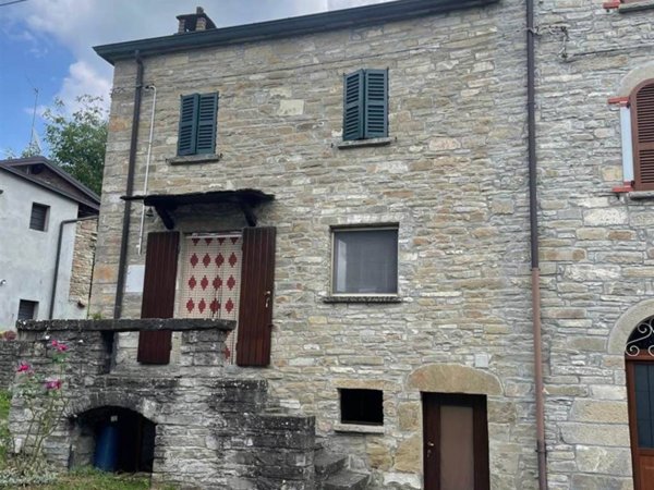 appartamento in vendita a Farini in zona Montereggio