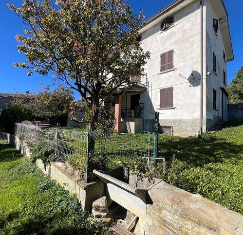 casa indipendente in vendita a Farini in zona Mareto