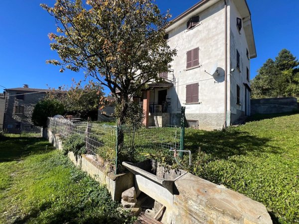 casa indipendente in vendita a Farini in zona Mareto