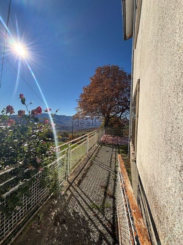 casa indipendente in vendita a Farini in zona Groppallo