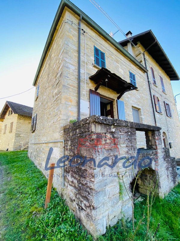 casa indipendente in vendita a Farini in zona Montereggio