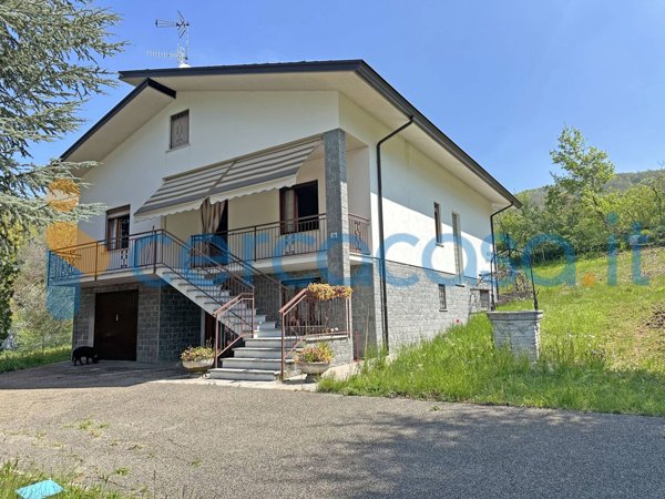 casa indipendente in vendita a Farini in zona Groppallo