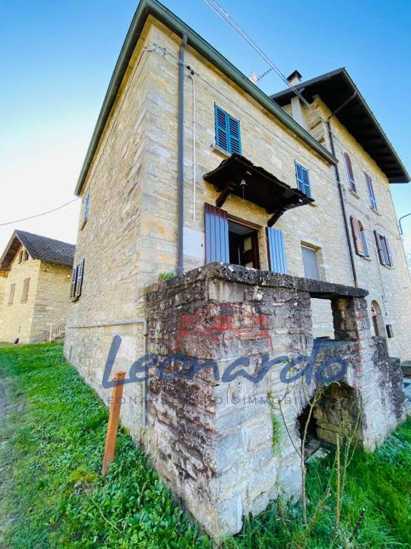 appartamento in vendita a Farini in zona Montereggio