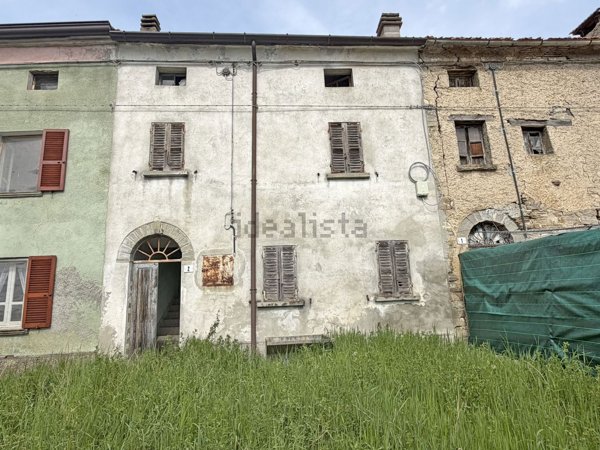 casa indipendente in vendita a Farini in zona Stomboli