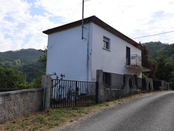 casa indipendente in vendita a Farini in zona Groppallo