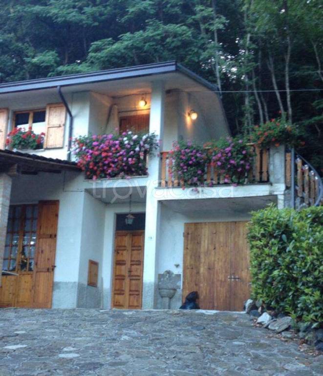 casa indipendente in vendita a Ferriere in zona San Gregorio