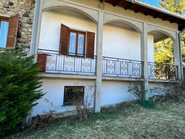casa indipendente in vendita a Ferriere in zona Selva