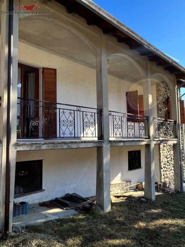 casa indipendente in vendita a Ferriere in zona Selva