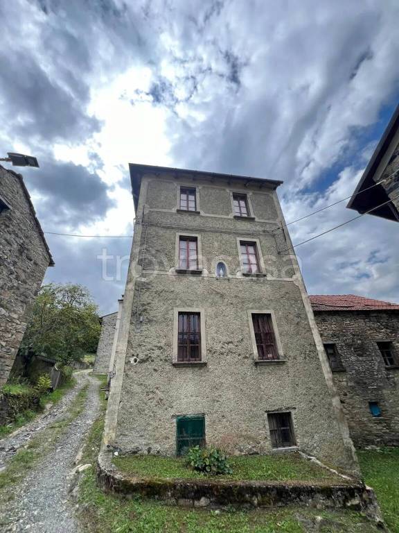 casa indipendente in vendita a Ferriere in zona Cassimoreno