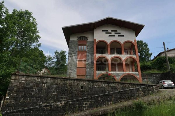 casa indipendente in vendita a Ferriere