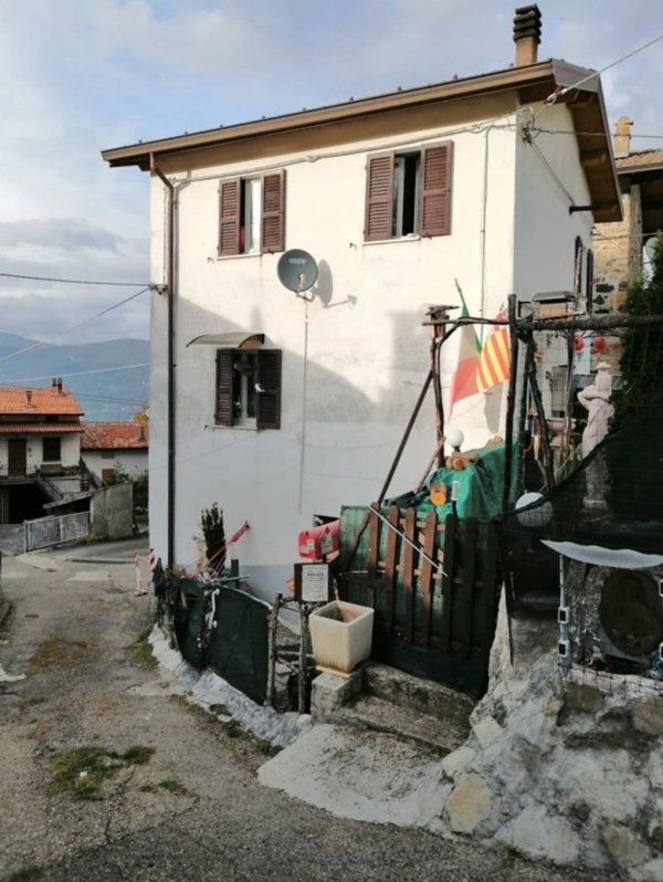 casa indipendente in vendita a Ferriere