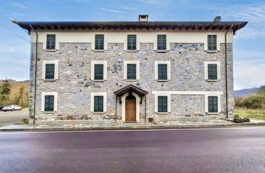 intera palazzina in vendita a Ferriere in zona Bosconure