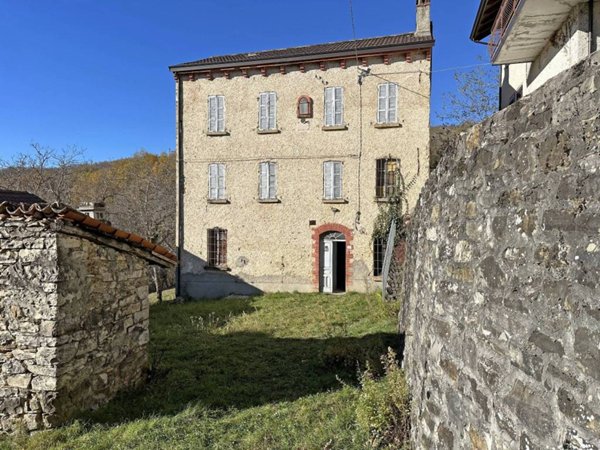 casa indipendente in vendita a Ferriere