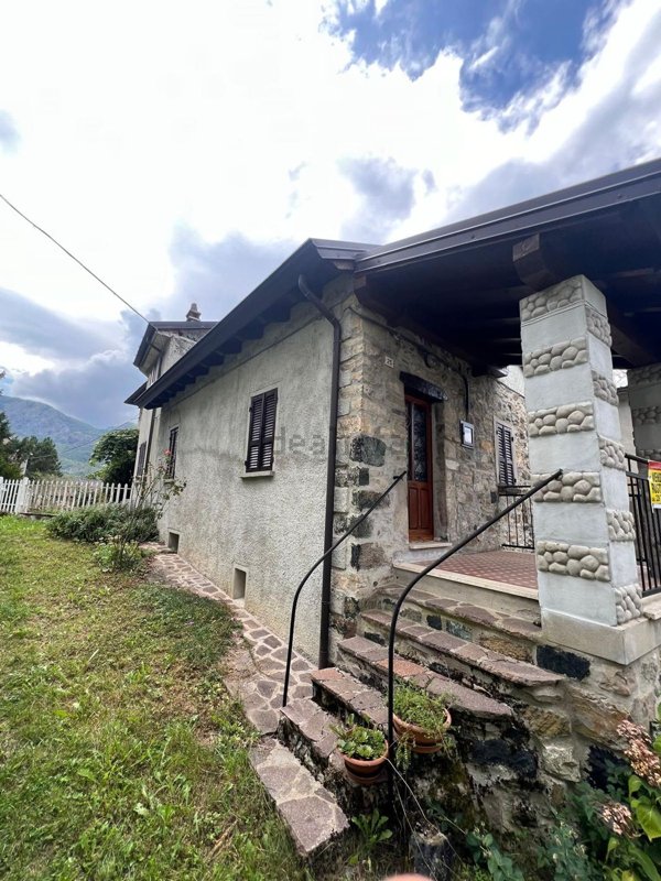 casa indipendente in vendita a Ferriere in zona Cassimoreno