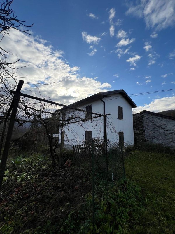 casa indipendente in vendita a Ferriere