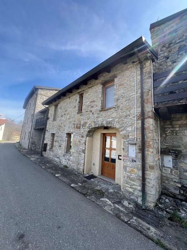 casa indipendente in vendita a Ferriere