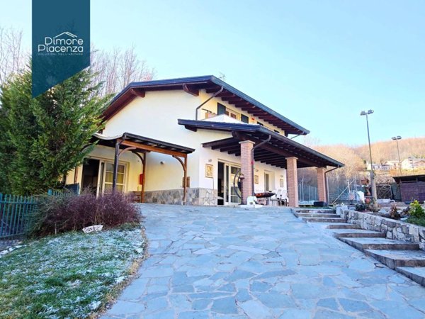 casa indipendente in vendita a Ferriere