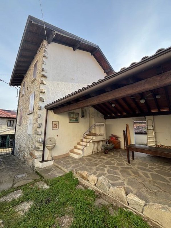 casa indipendente in vendita a Ferriere in zona Gambaro