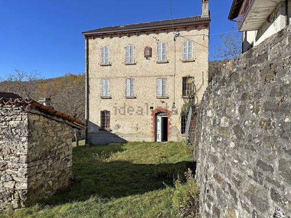 casa indipendente in vendita a Ferriere in zona Centenaro