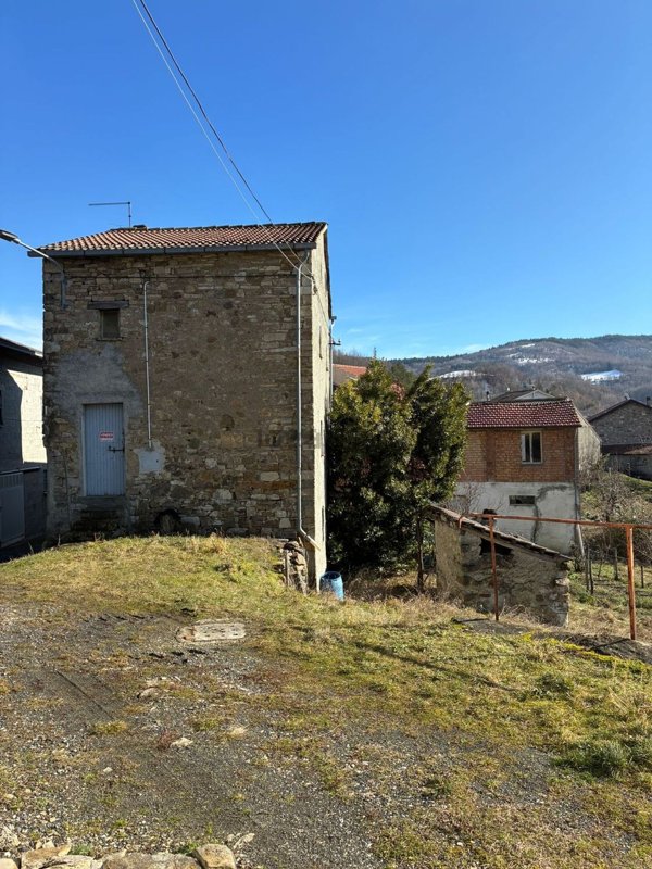 casa indipendente in vendita a Ferriere in zona Brugneto