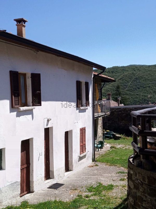 casa indipendente in vendita a Ferriere