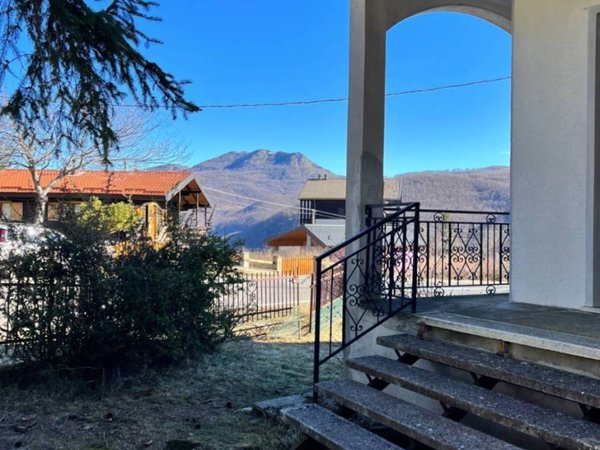casa indipendente in vendita a Ferriere in zona Selva