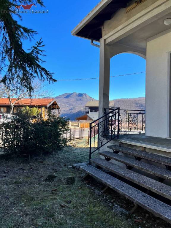casa indipendente in vendita a Ferriere in zona Selva
