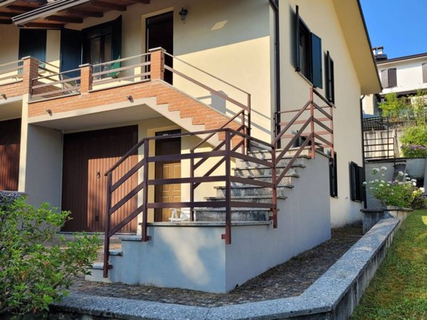 casa indipendente in vendita a Ferriere in zona Castello