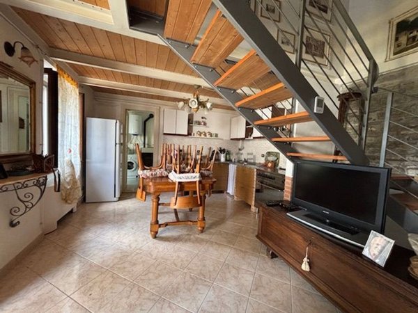 casa indipendente in vendita a Ferriere in zona Boschi