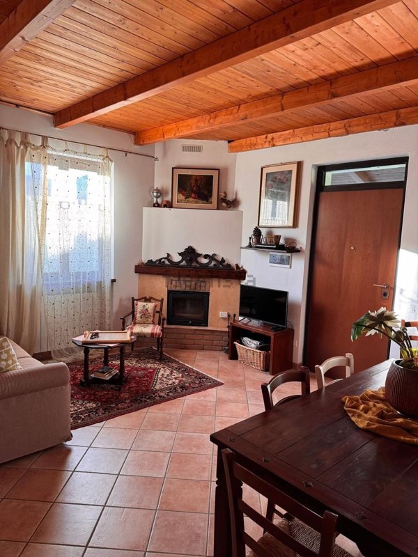 casa indipendente in vendita a Ferriere in zona Castello